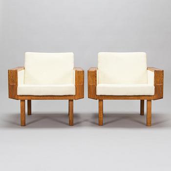 A pair of 1960's armchairs.
