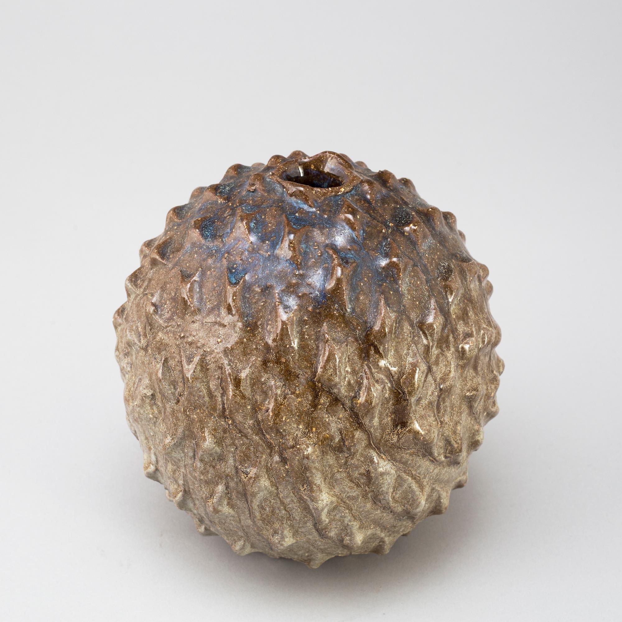 BORIS STOJKOV, skulpturer 4 st + 1 vas, signerade, stengods, Gustavsberg, 1960-/70-tal.