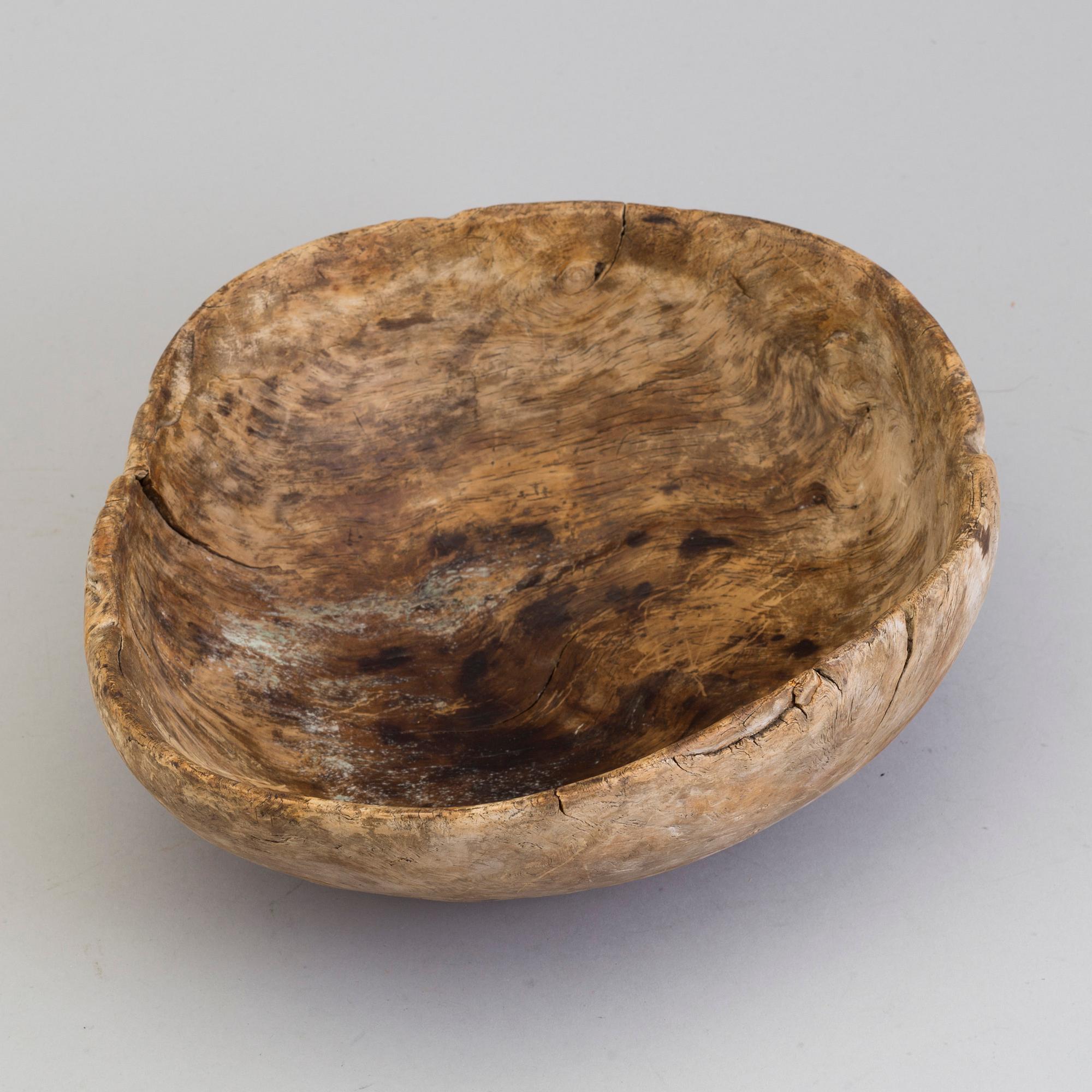 BOLLE, trä, allmoge, daterad 1722.