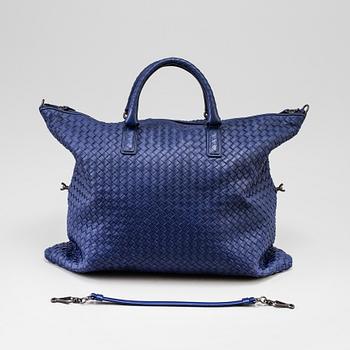 A 'Maxi Convertible Bag' in intrecciato nappa  from Bottega Veneta, 2014.