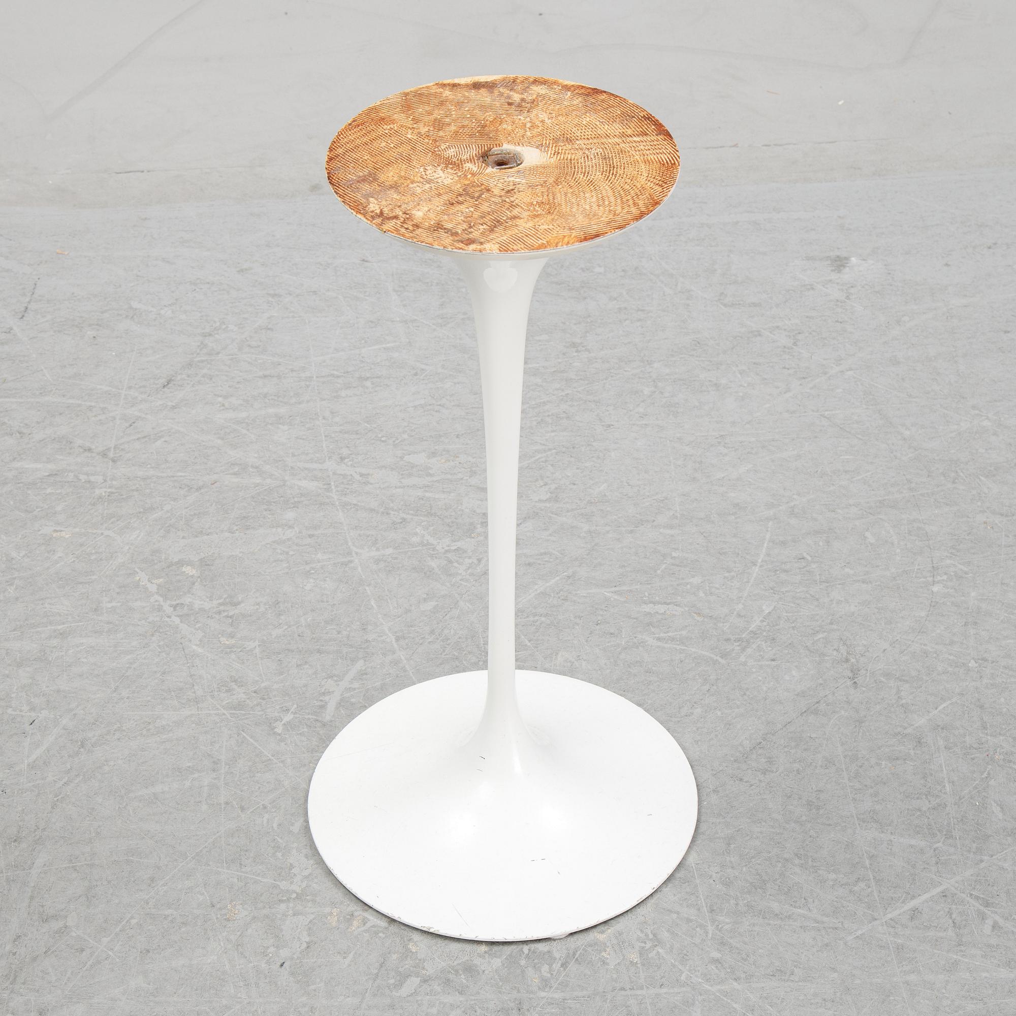 Eero Saarinen, sidobord, "Tulip", Knoll International, USA.