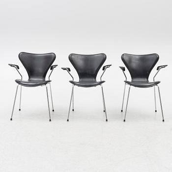 Arne Jacobsen, karmstolar, 3 st, modell 3207, "Sjuan", Fritz Hansen, Danmark.