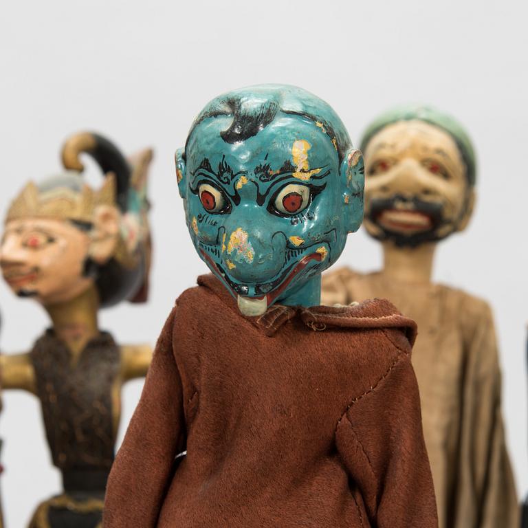 18 Indonesian 'Wayang golek' puppets / marionettes, circa 1900.