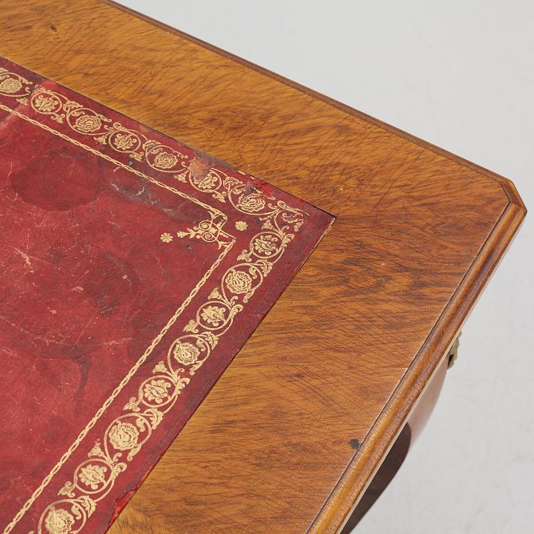 A Louis XV-style bureau plat desk, early 20th century.