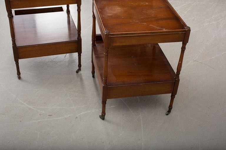 SIDOBORD/SÄNGBORD, ett par, 1900-talets andra hälft.