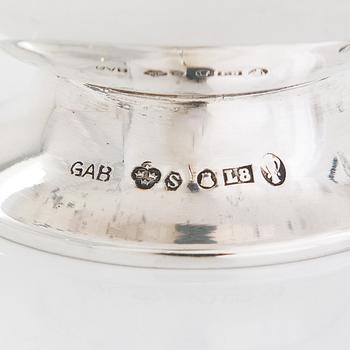 Skålar 2 st, sterlingsilver, Gustav Jansson, 1955 och -60, och punschmuggar, 8 st, silver, GAB och CGH 1933-41.