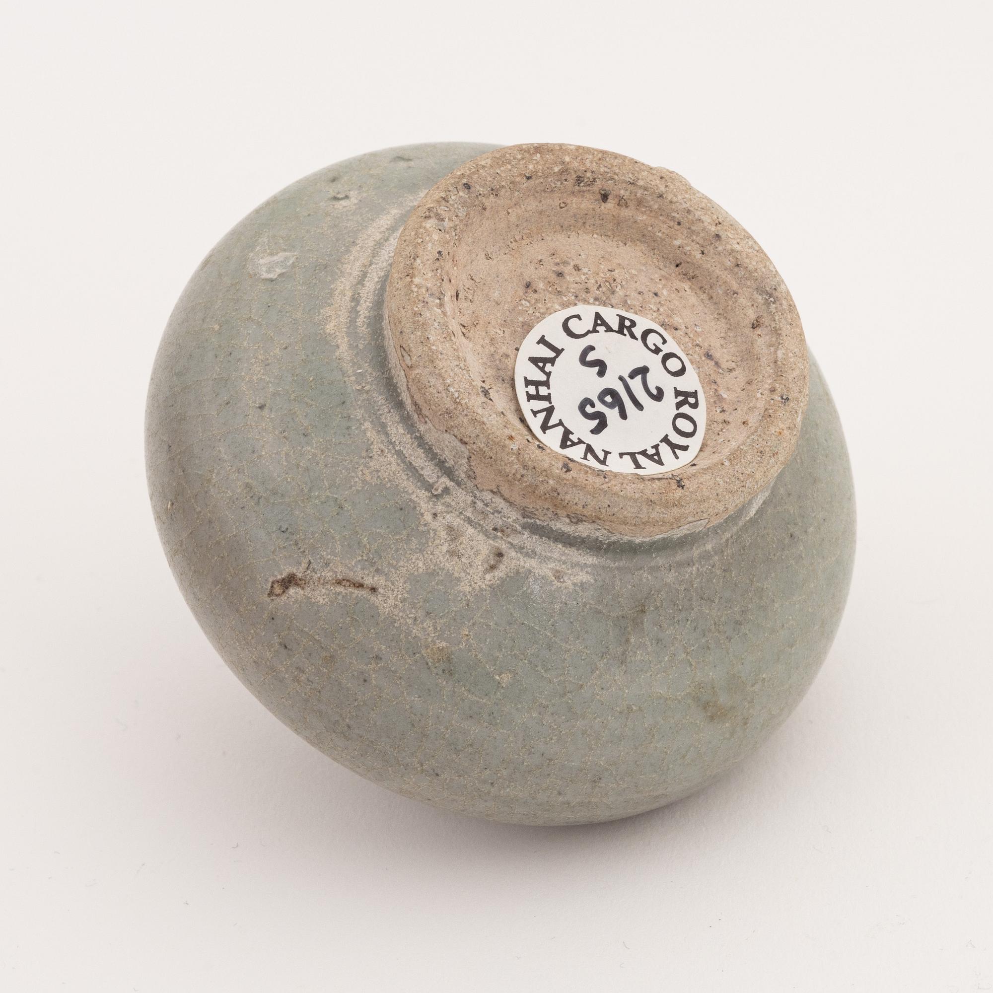 A small celadon Sawankhalok vase, 15th cenury, Royal Nanhai Cargo.