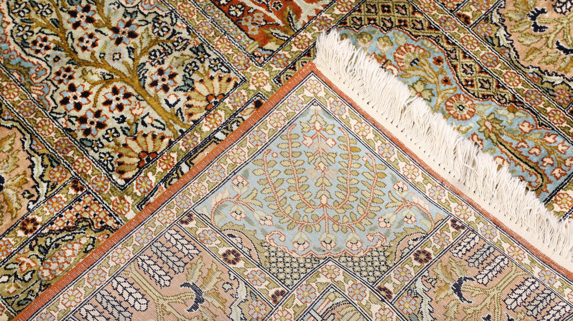 Matta, silke, Kashmir, ca 153 x 92 cm.