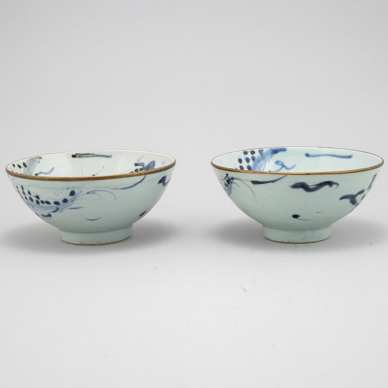 A pair of blue and white Japanese porcelain bowls, Meiji (1868-1912), 19th century.