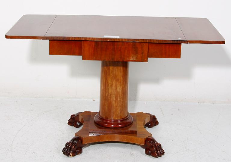 KLAFFBORD, Karl Johan-stil, 1900-talets första hälft.