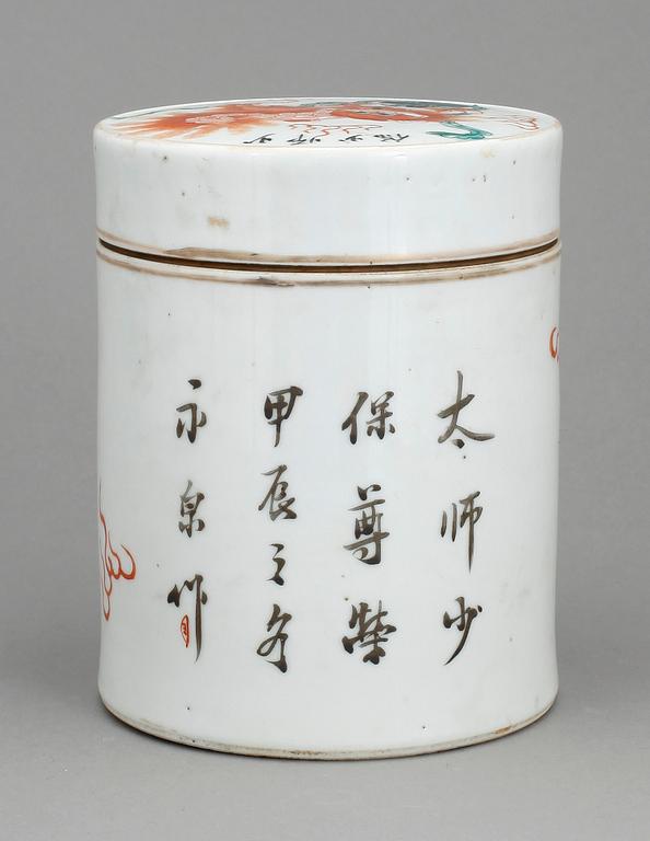BURK med LOCK, porslin, Kina, 1900-tal.
