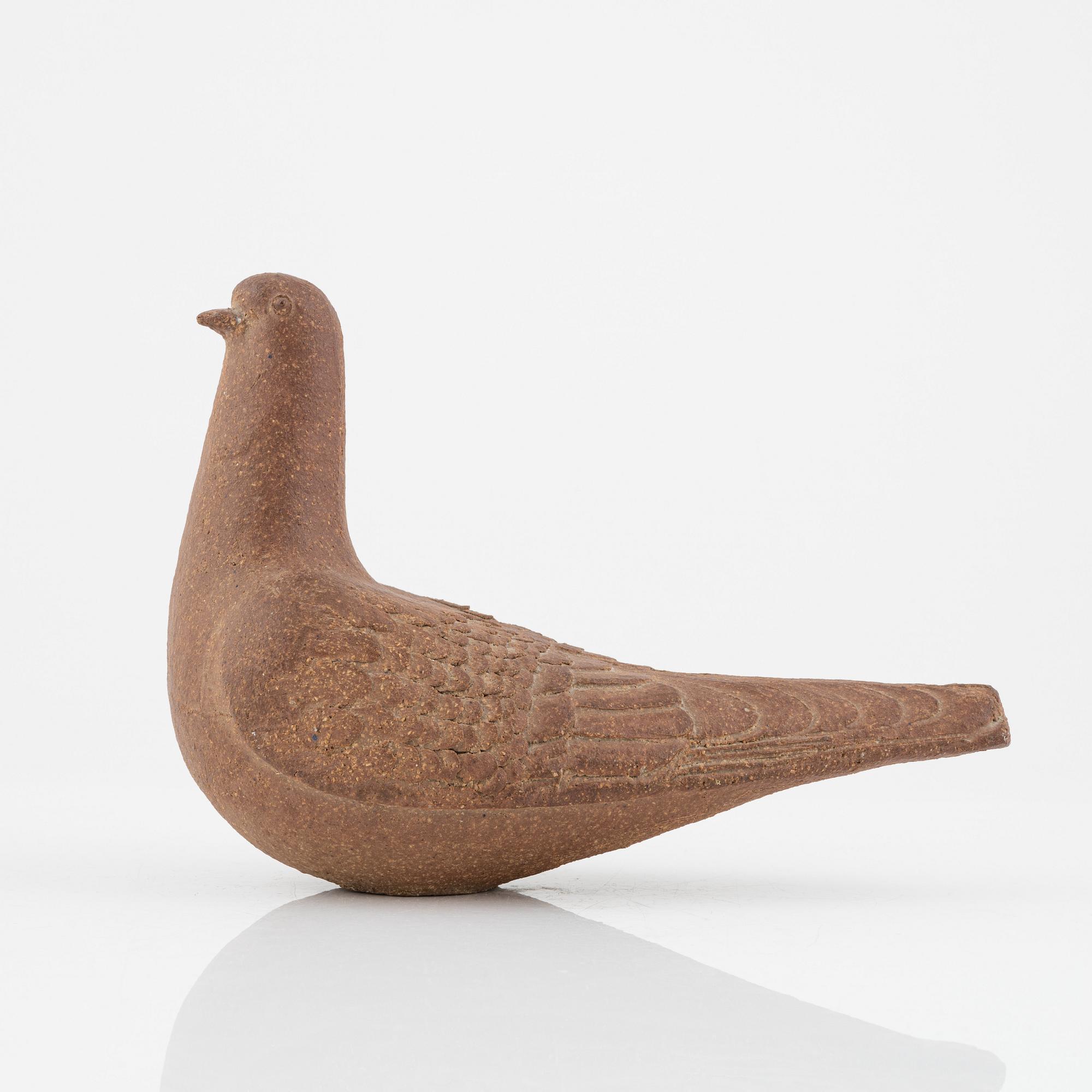 Tyra Lundgren, a stoneware sculpture of a pigeon.