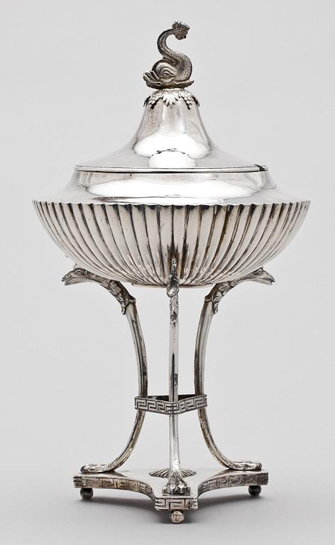 SOCKERSKÅL MED LOCK, silver, empire, Petter Adolf Sjöberg Stockholm 1815. Totalvikt 655 g.