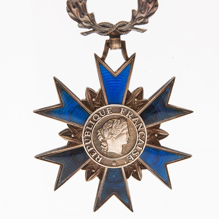 Vasa Order, Sweden, knight's badge, gold 18k. CF Carlman, Stockholm, 1946 and National Order of Merit, France, 1963.