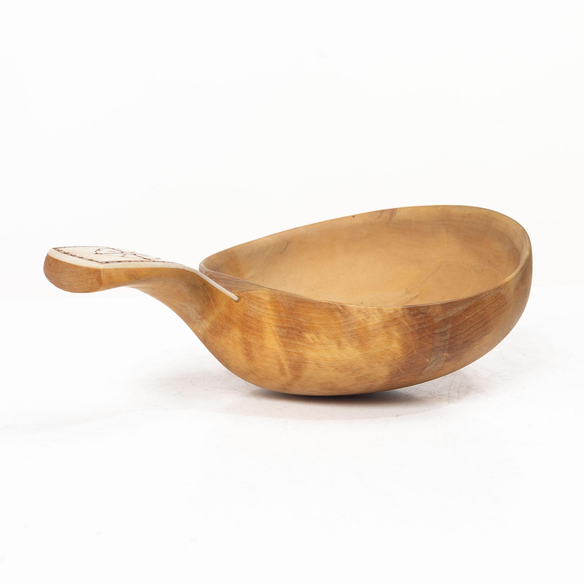 Esse Poggats, Wooden drinking cup, signed.