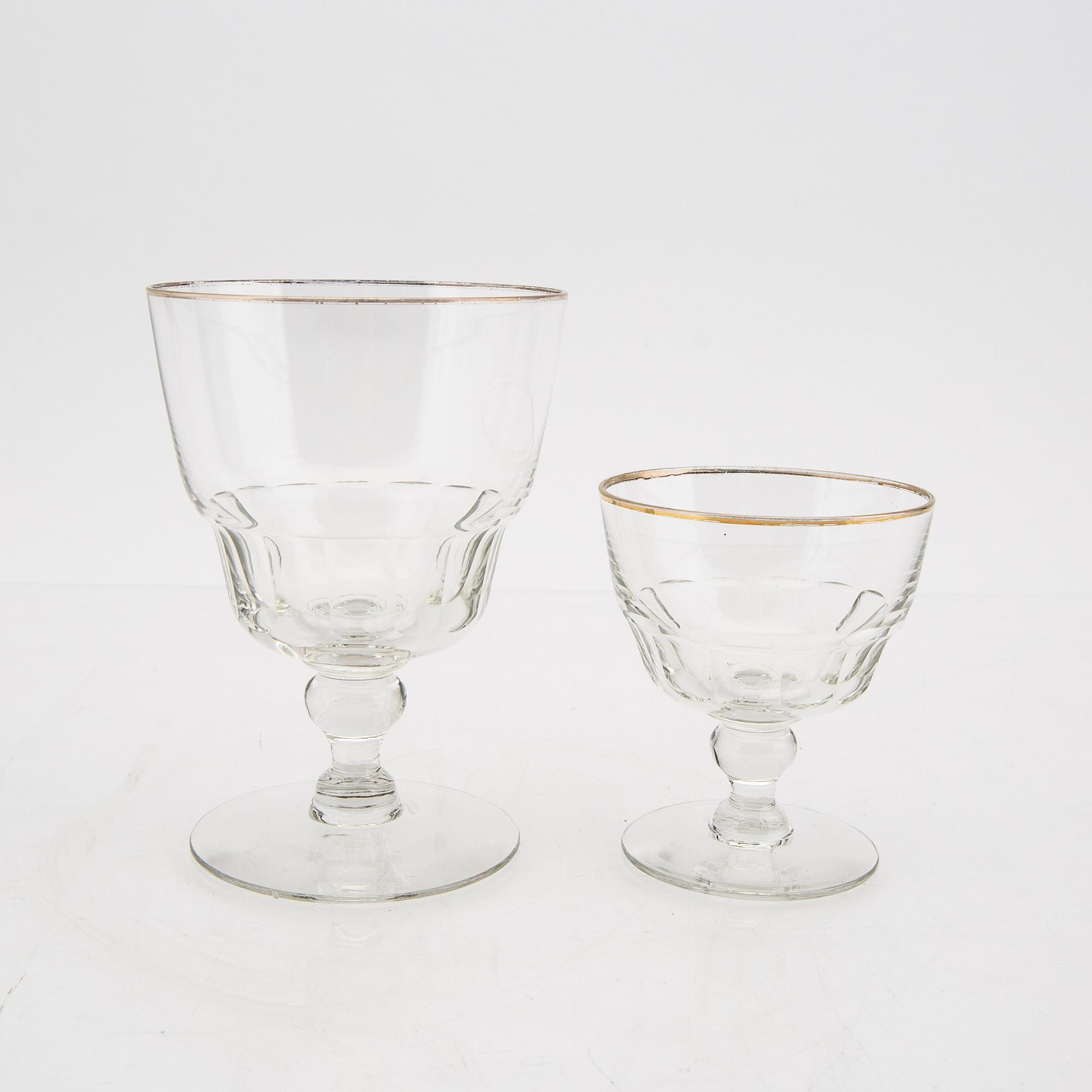 A 1940s 62 pcs glass service.