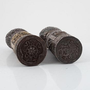 Tempelstämplar, vitmetall och brons, två stycken, Nepal/Tibet, troligen sent 1800-tal.