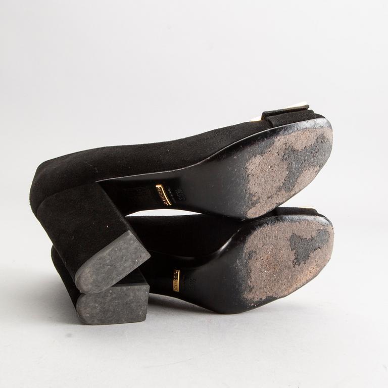 Gucci shoes. Size 39 1/2.