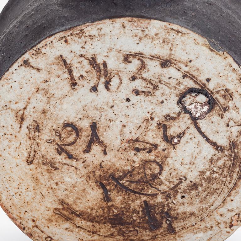 Raija Tuumi, malja ja pikari, kivitavaraa, signeerattu RT Arabia 1963 ja 1971.