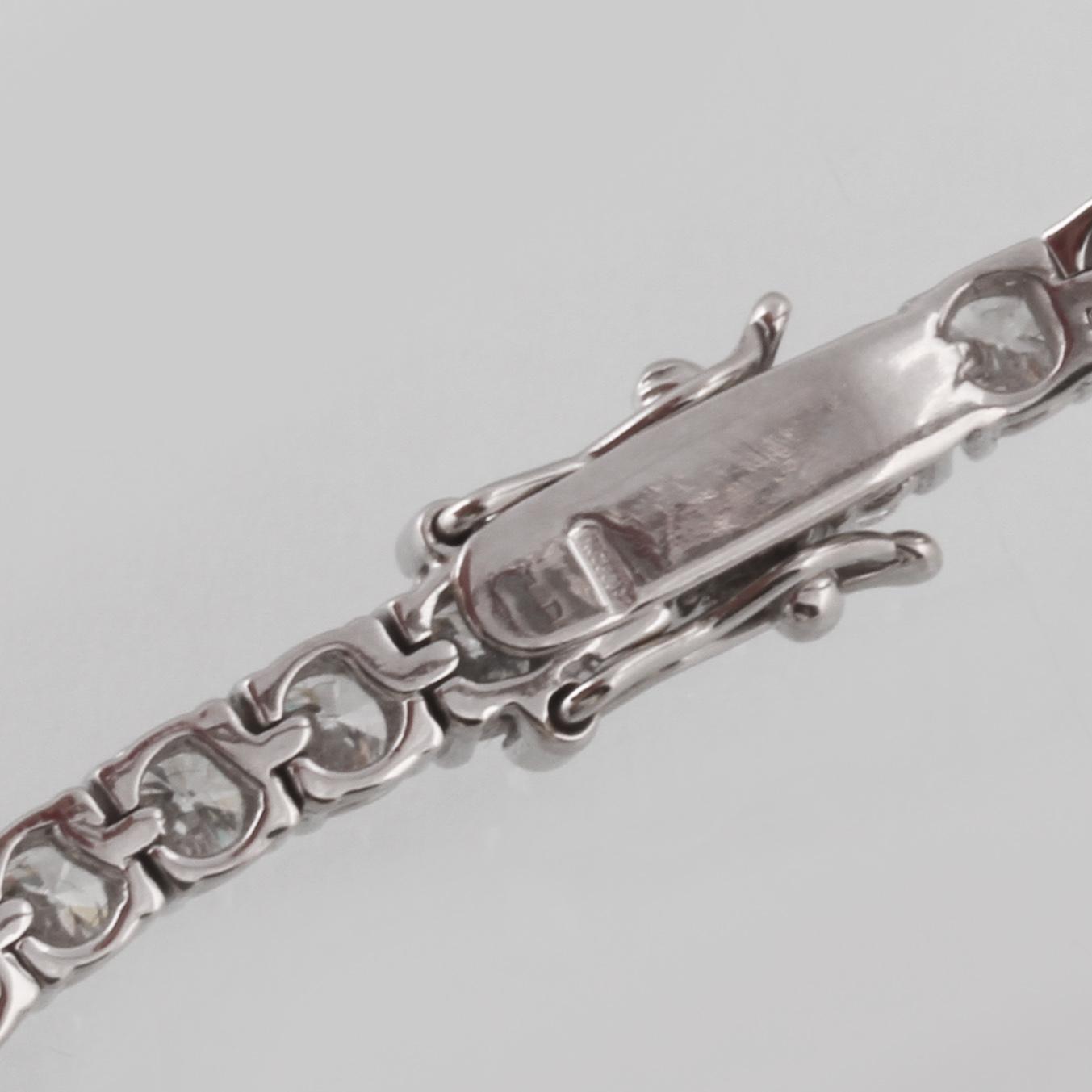 ARMBAND, 18K vitguld med 55 briljantslipade diamanter, ca 6.23 ct, Milano, Italien. Vikt 12,4 gram.