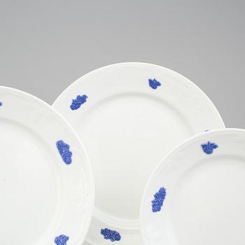 MAT- OCH KAFFESERVIS, 54 delar, benporslin, "Blå Blom", Old Gustavsberg, 1970/80-tal.