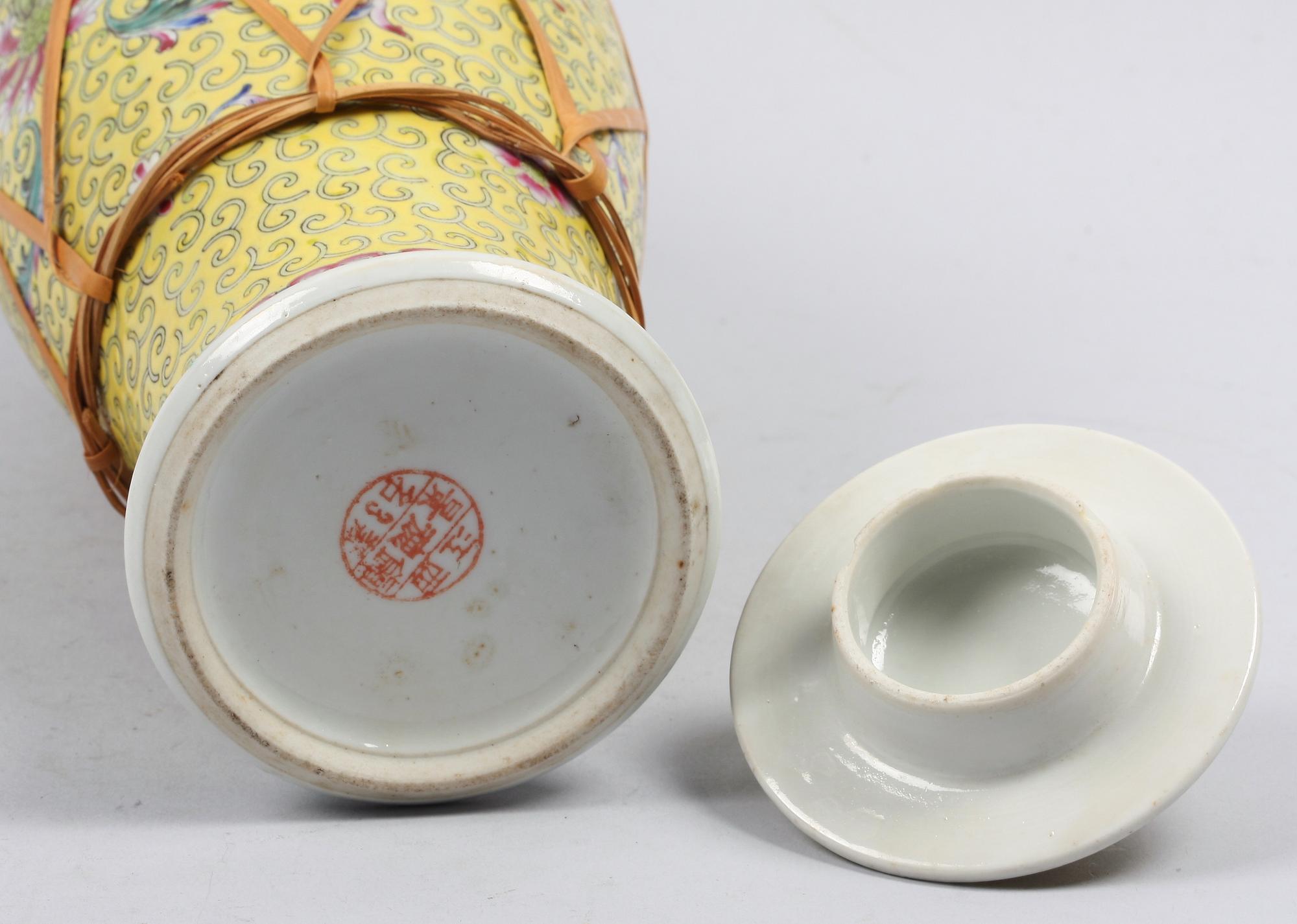 LOCKURNA, porslin. Kina 1800/1900-tal.