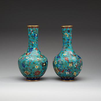 VASER, ett par, cloisonné. Qing Dynastin.