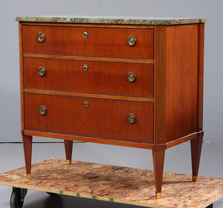 BYRÅ, sengustaviansk stil, 1900-talets första hälft.