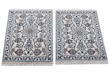 Mattor, ett par, Nain, part silk, ca. 90 x 60 cm  & ca. 87 x 62 cm.