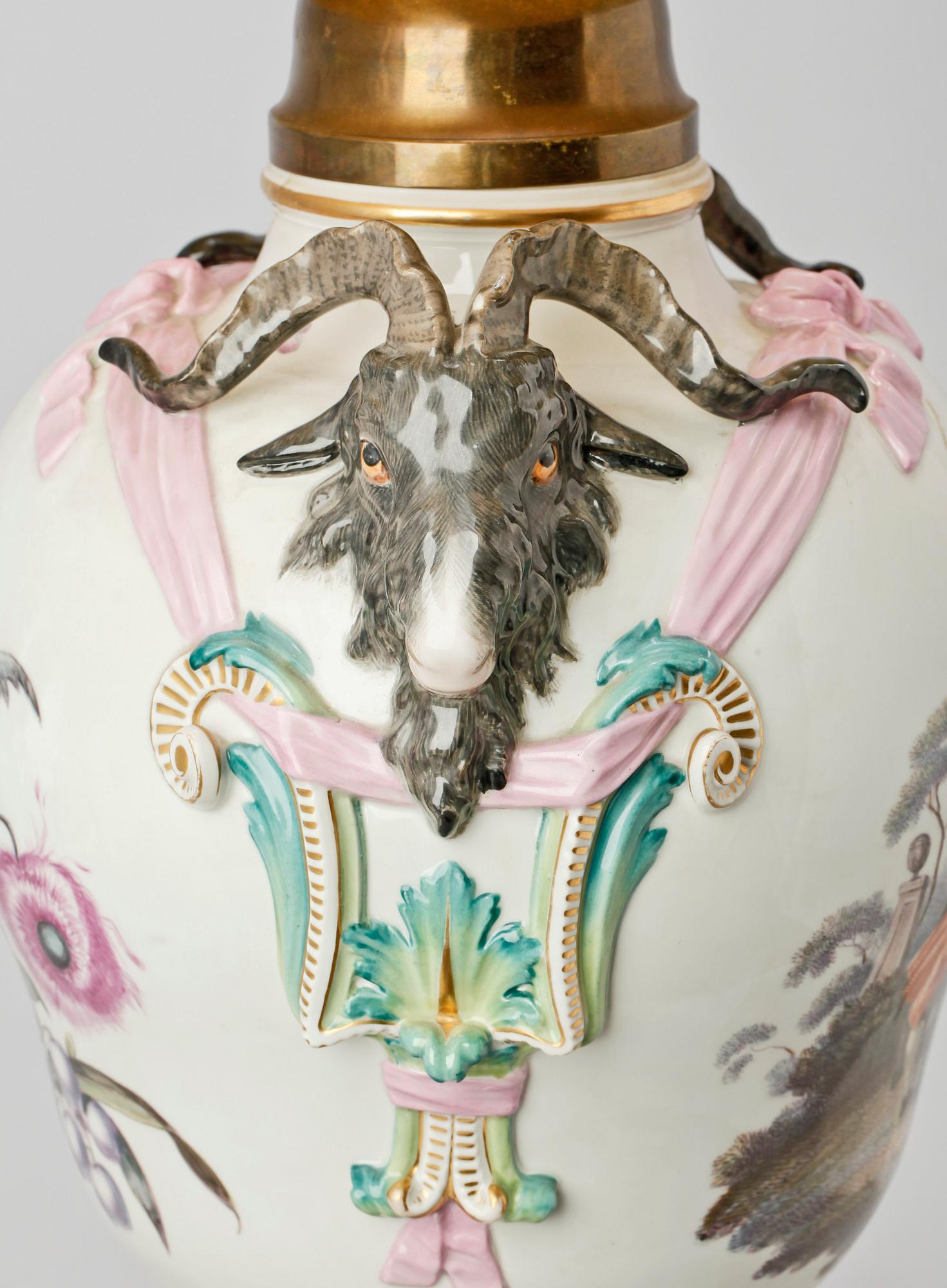 BORDSLAMPA, porslin, 1900-talets första hälft.