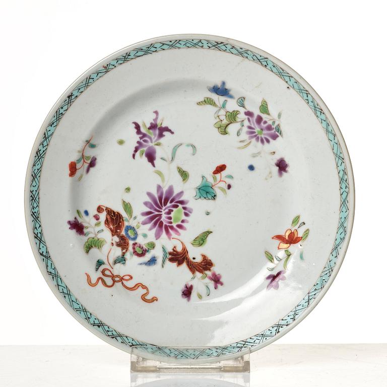 Assietter, åtta stycken, kompaniporslin. Qing dynastin, Qianlong (1736-95).