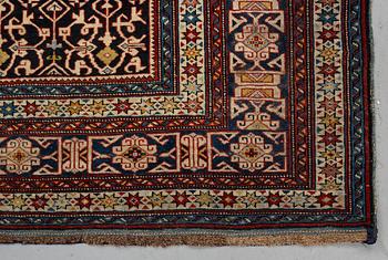 Matta, antik/semiantik Shirvan sannolikt, ca 178-180 x 125-129,5 cm (kortsidorna inklusive 2-2,5 cm "slätväv"),