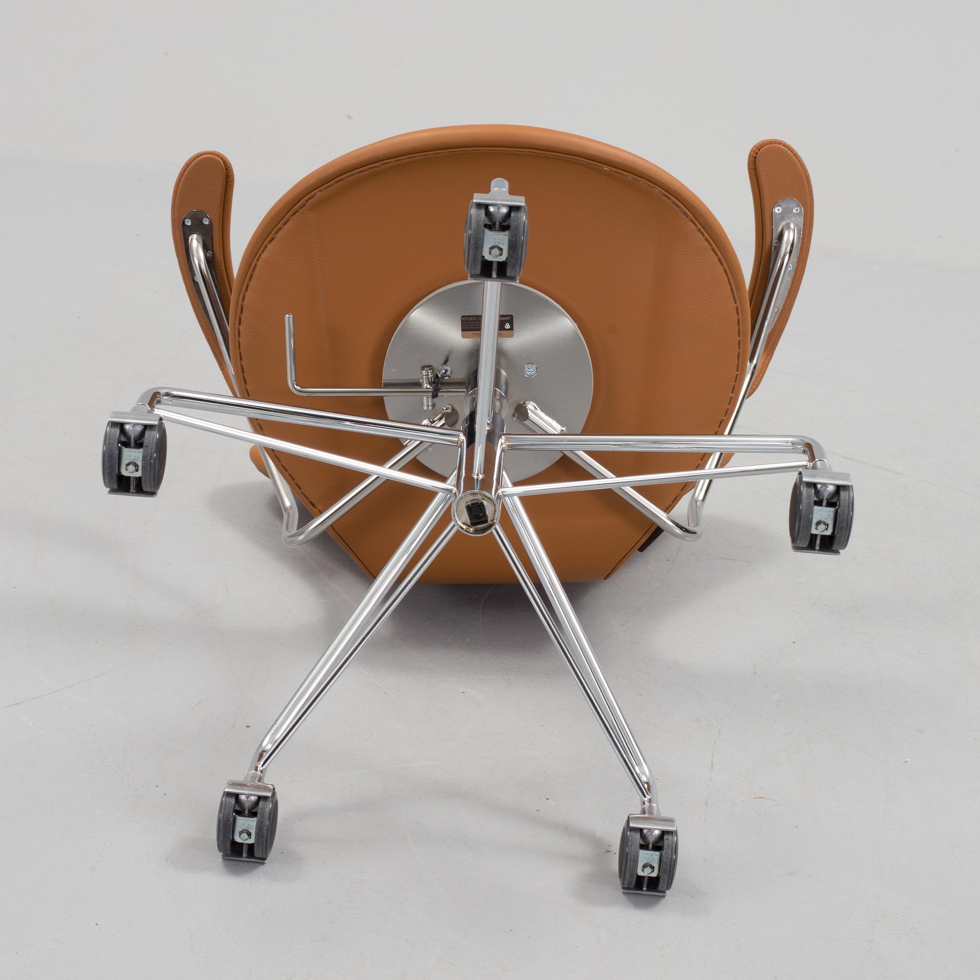 ARNE JACOBSEN, kontorsstol, "Sjuan", Fritz Hansen, 2013.