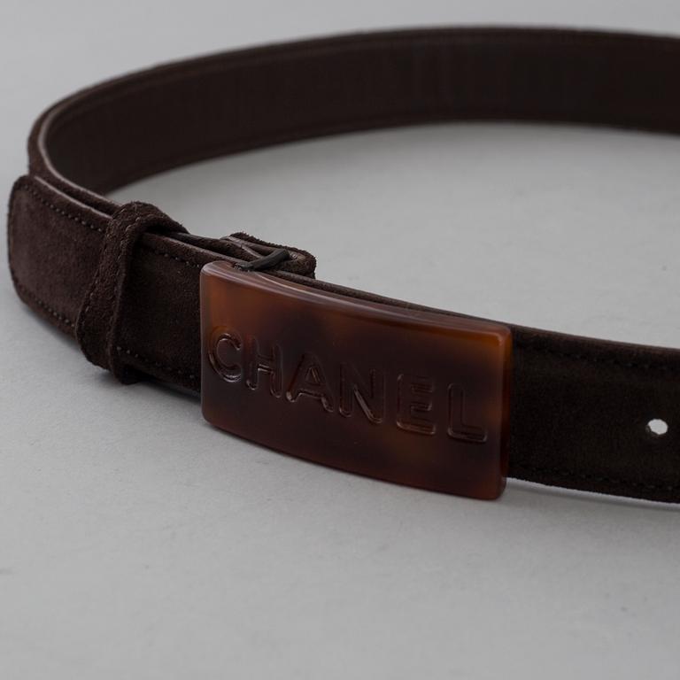 Choklad brown suede belt by Chanel.