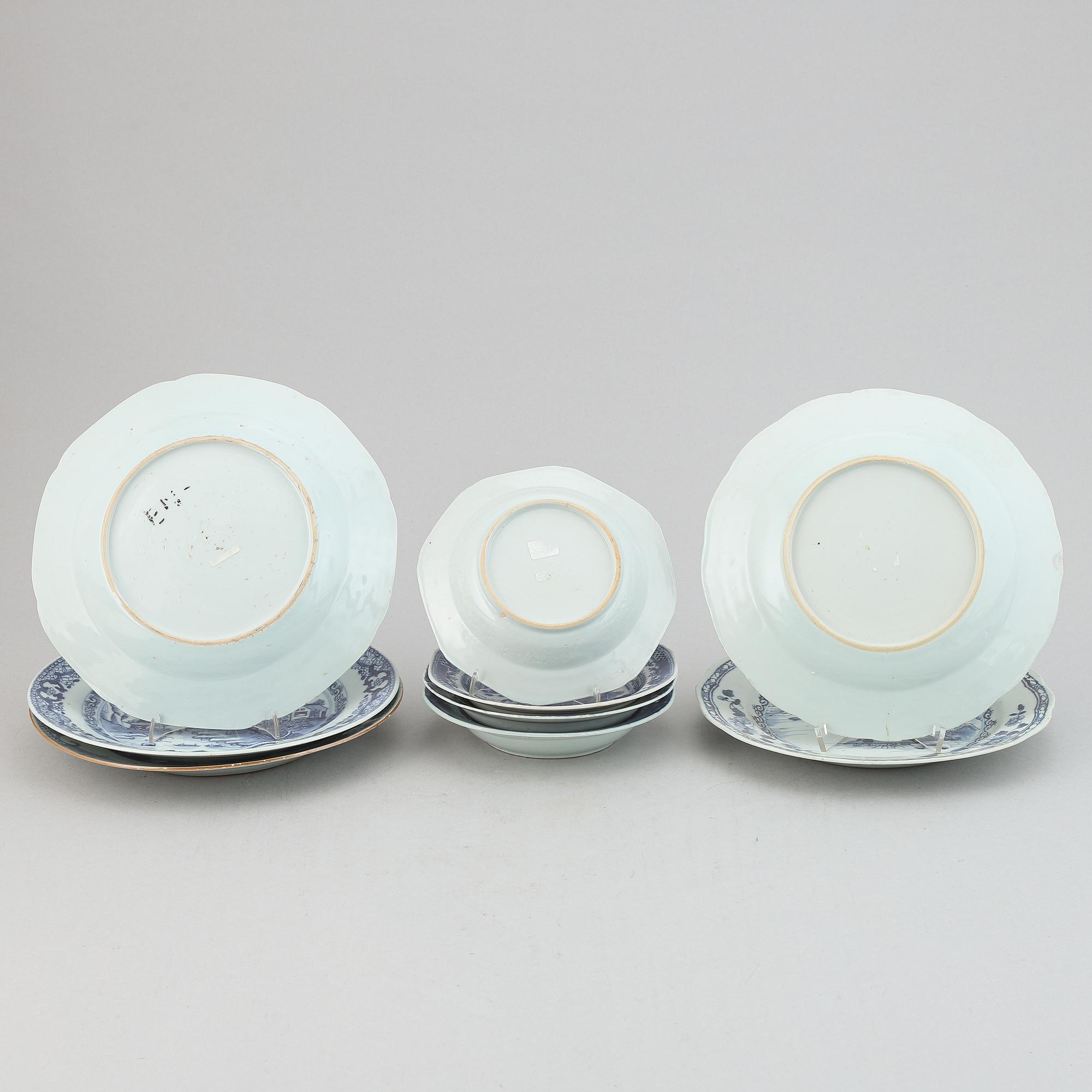Five blue and white export porcelain plates and four dessert dishes, Qing dynasty, Qianlong (1736-95).