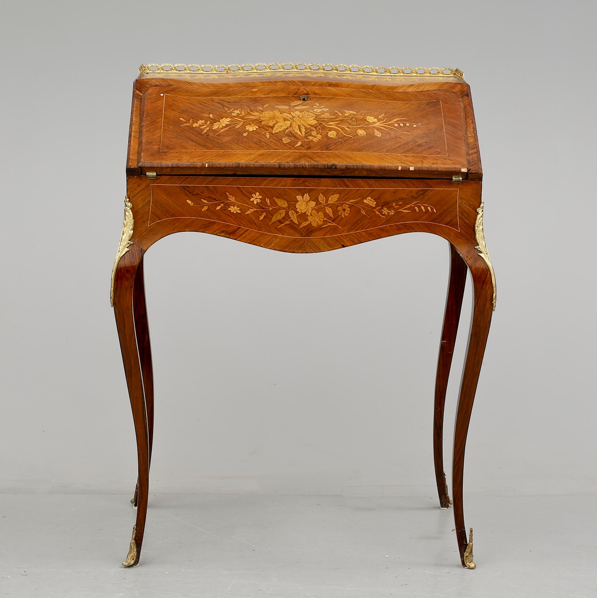 DAMARBETSBORD, rokokostil, 1900-tal.