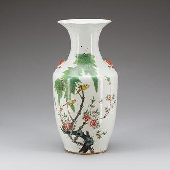 URNA, porslin, Kina, 1800-talets andra hälft.