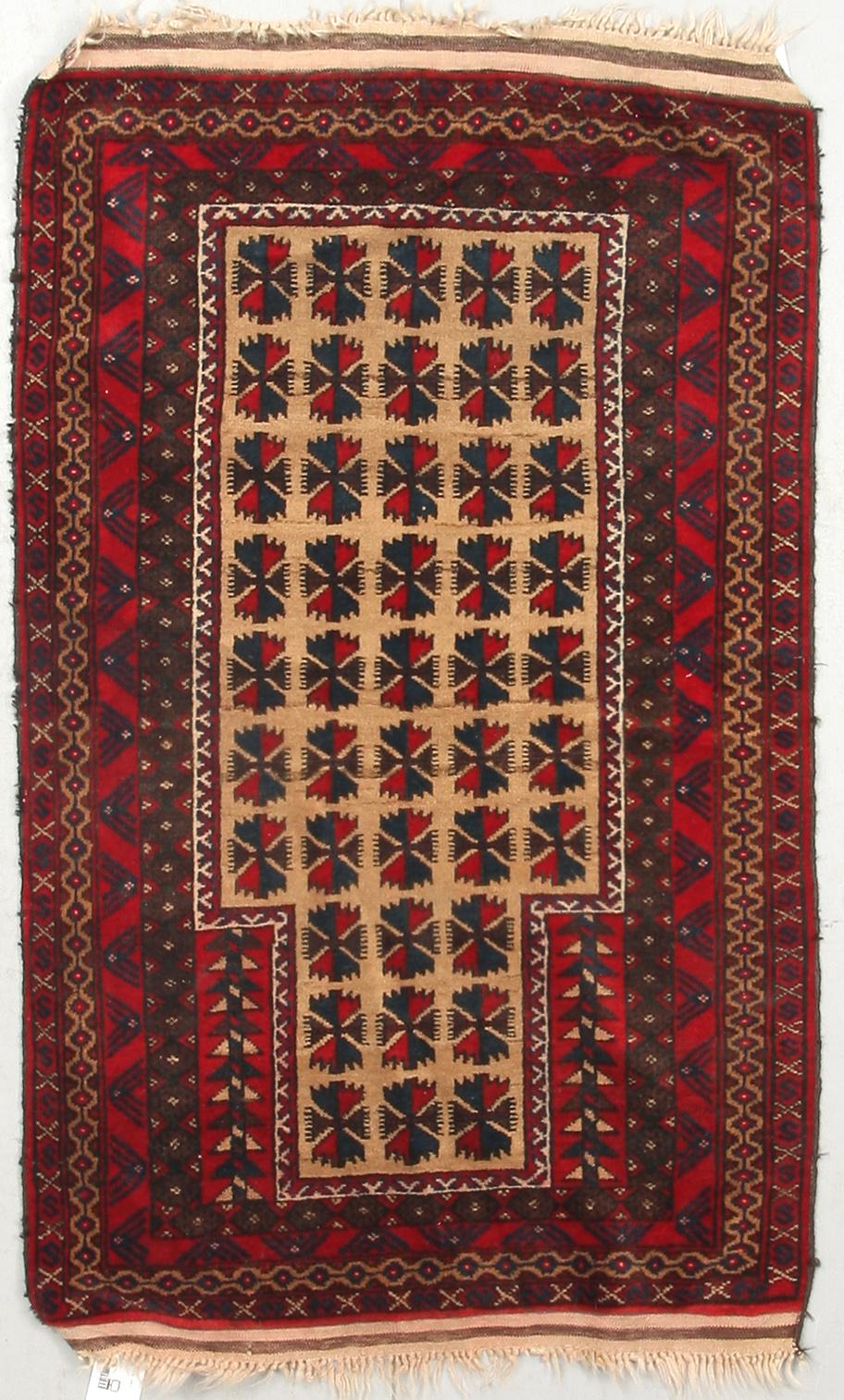 BÖNEMATTA, orientalisk. 128 x 77.