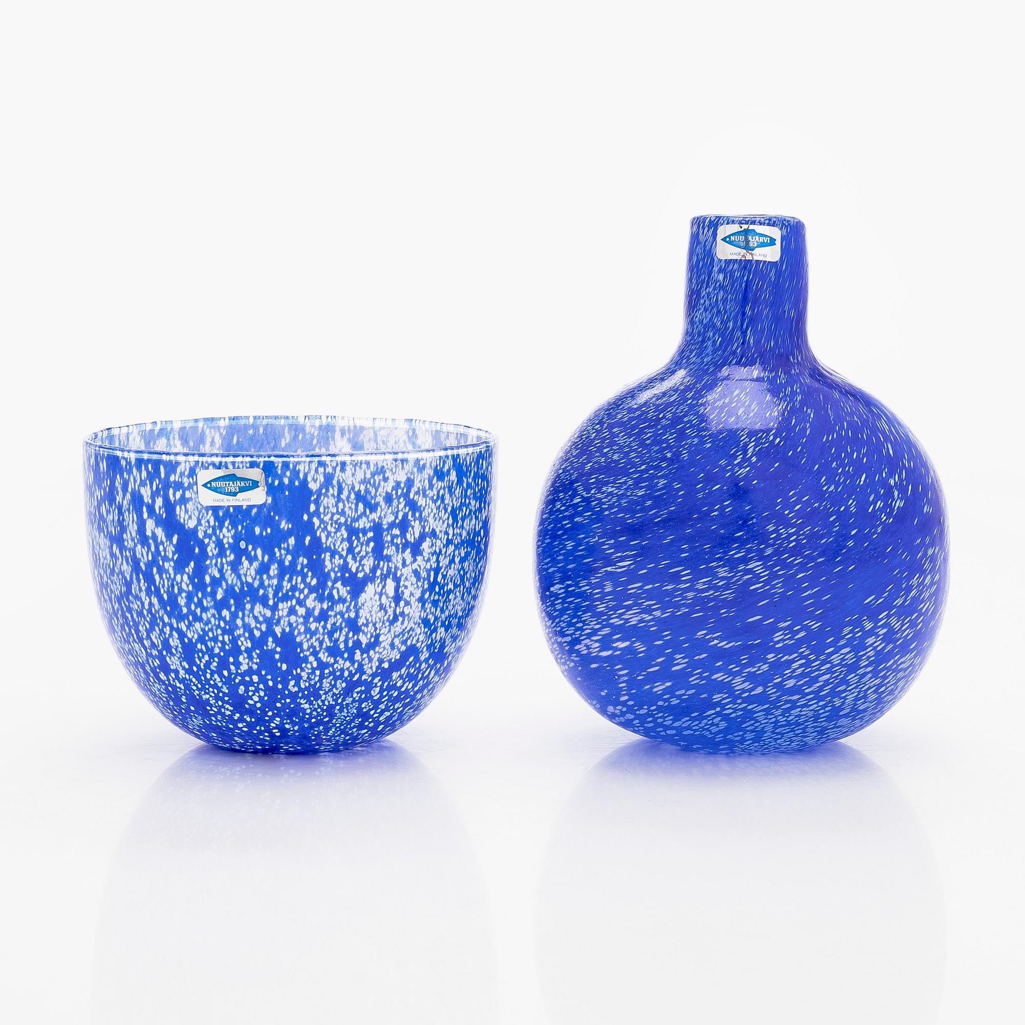 Oiva Toikka, Bowl and Bottle, "Kaamos", signed O. Toikka Nuutajärvi.