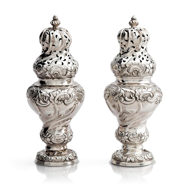 Johan Wennerwall, kryddbössor, ett par, silver, Göteborg 1756. Rokoko.