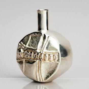 Lars Arby, a sterling silver bottle, mark of Lars Arby, Gothenburg, Sweden 1979.