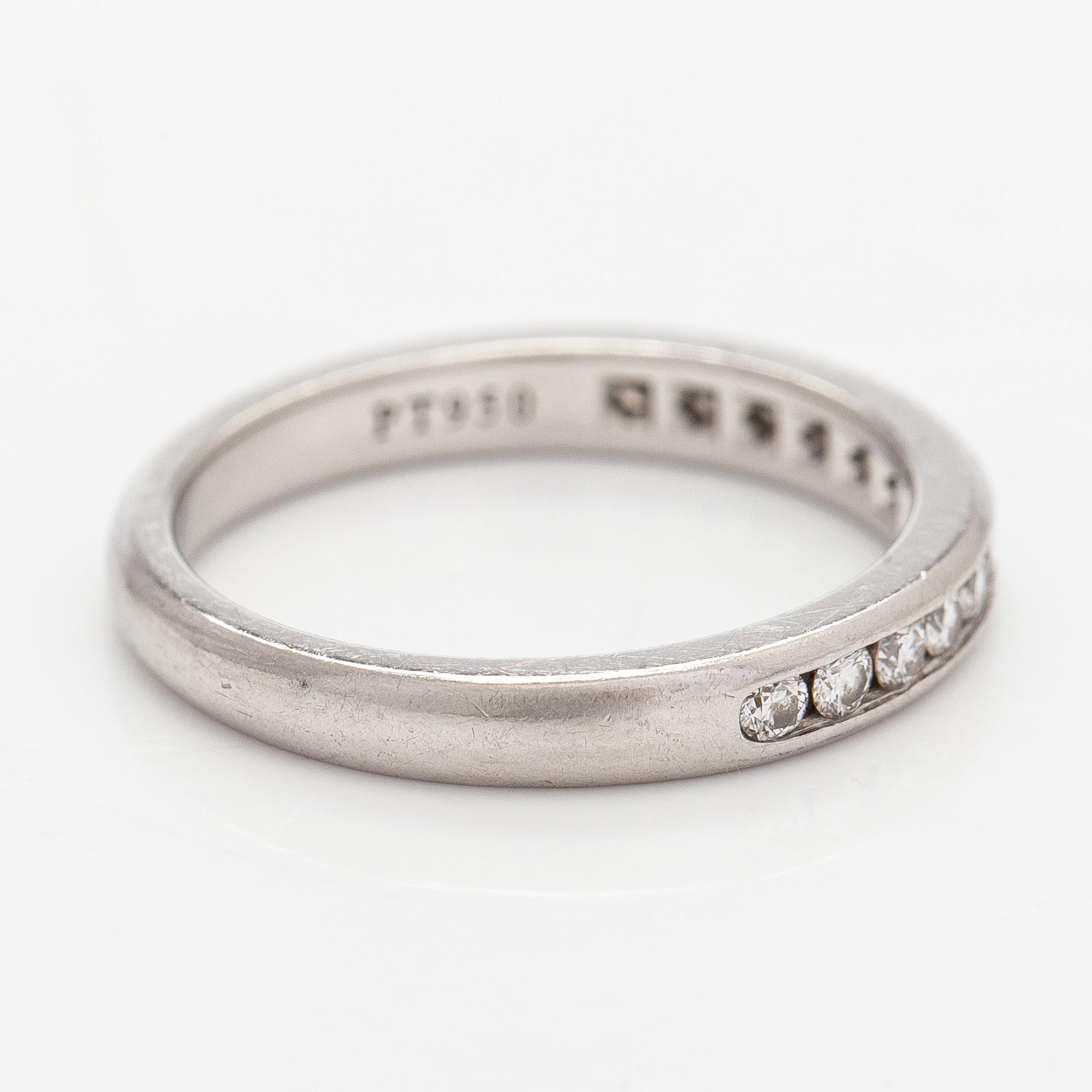 Tiffany & Co, sormus, "Tiffany Setting", platinaa ja briljanttihiottuja timantteja.