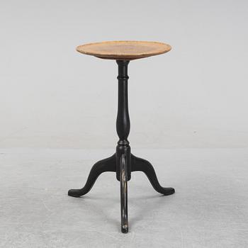 An alder veneered tilt-top table by J. Sjölin (master 1767-1785).