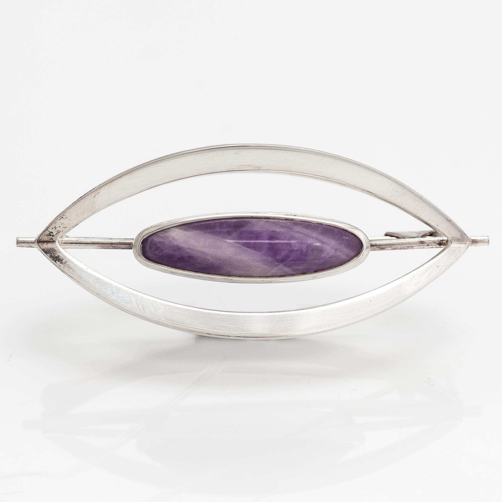 Elis Kauppi, A silver brooch/pendant with an amethyst. Kupittaan kulta, Turku 1961.