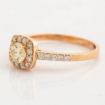 Brilliant-cut diamond ring.