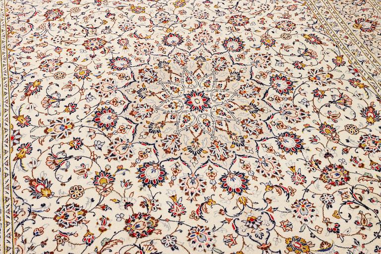 A Keshan carpet, c. 342 x 240 cm.
