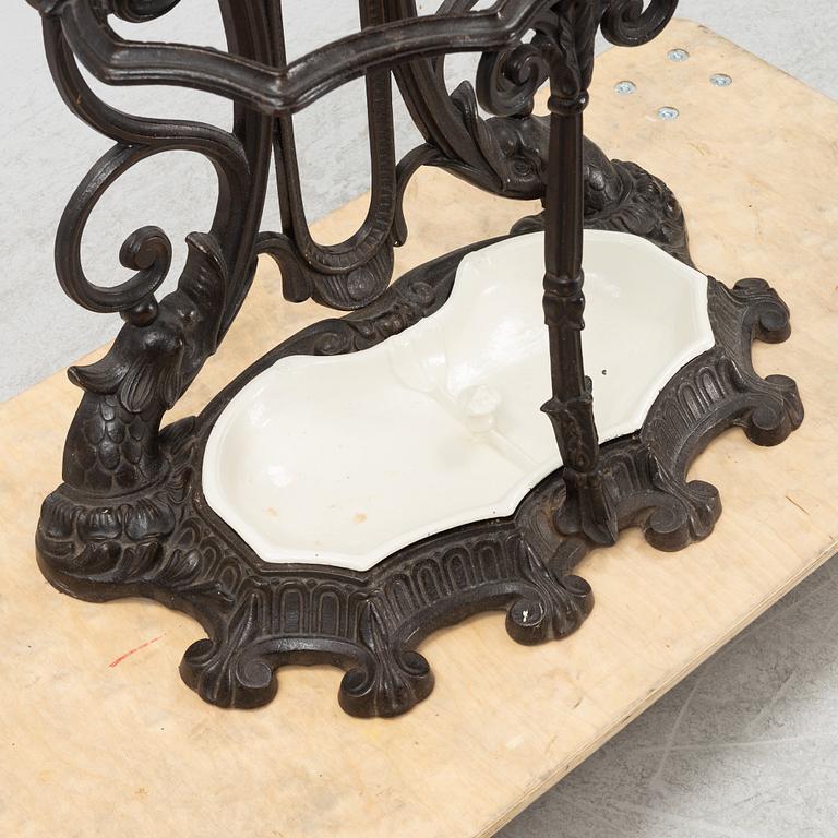 A coat rack, first half of the 20th Century.