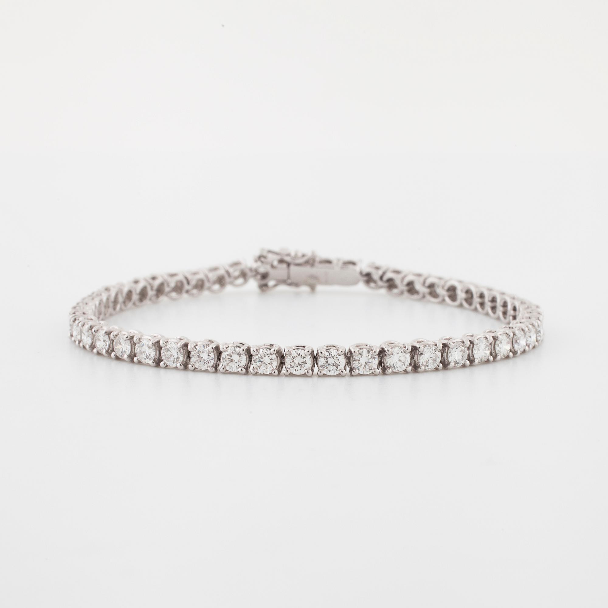 A brilliant cut diamond bracelet.