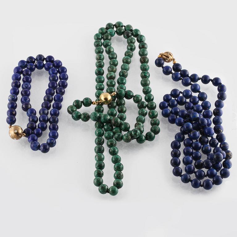 COLLIER, 3 st, kulor av lapis lazuli samt malakit med lås i 18K guld respektive förgyllt sterlingsilver.