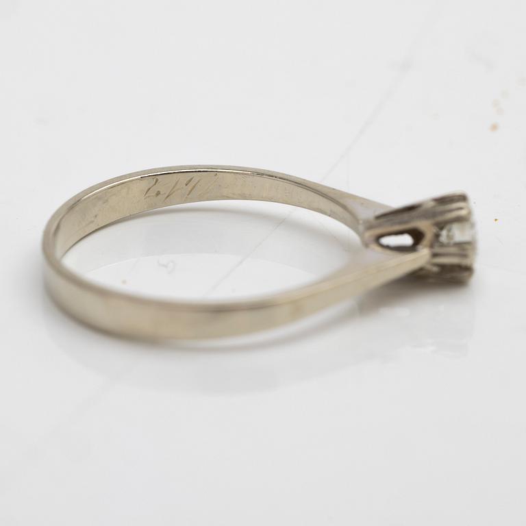 Ring solitär 18K vitguld med en diamant.